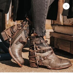 Brand new in Box Freebird by Steven Crue grey multi colored boots size 9